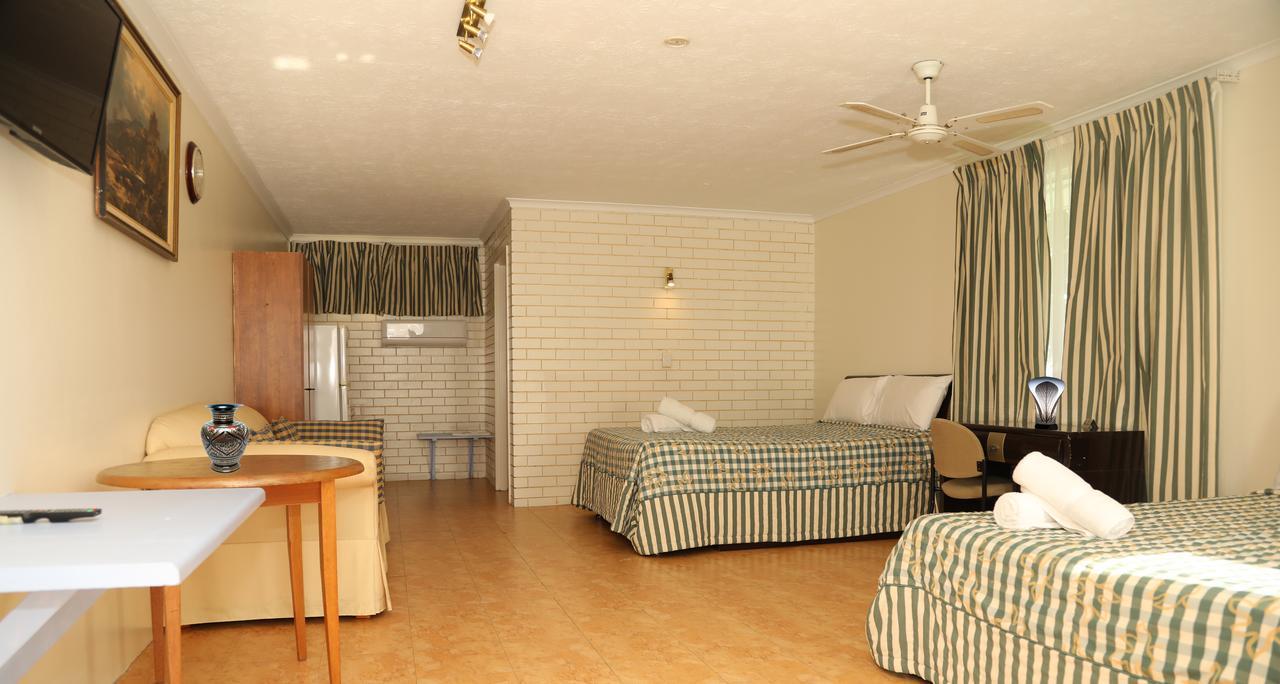 גולד קוסט Queenslander Motel מראה חיצוני תמונה