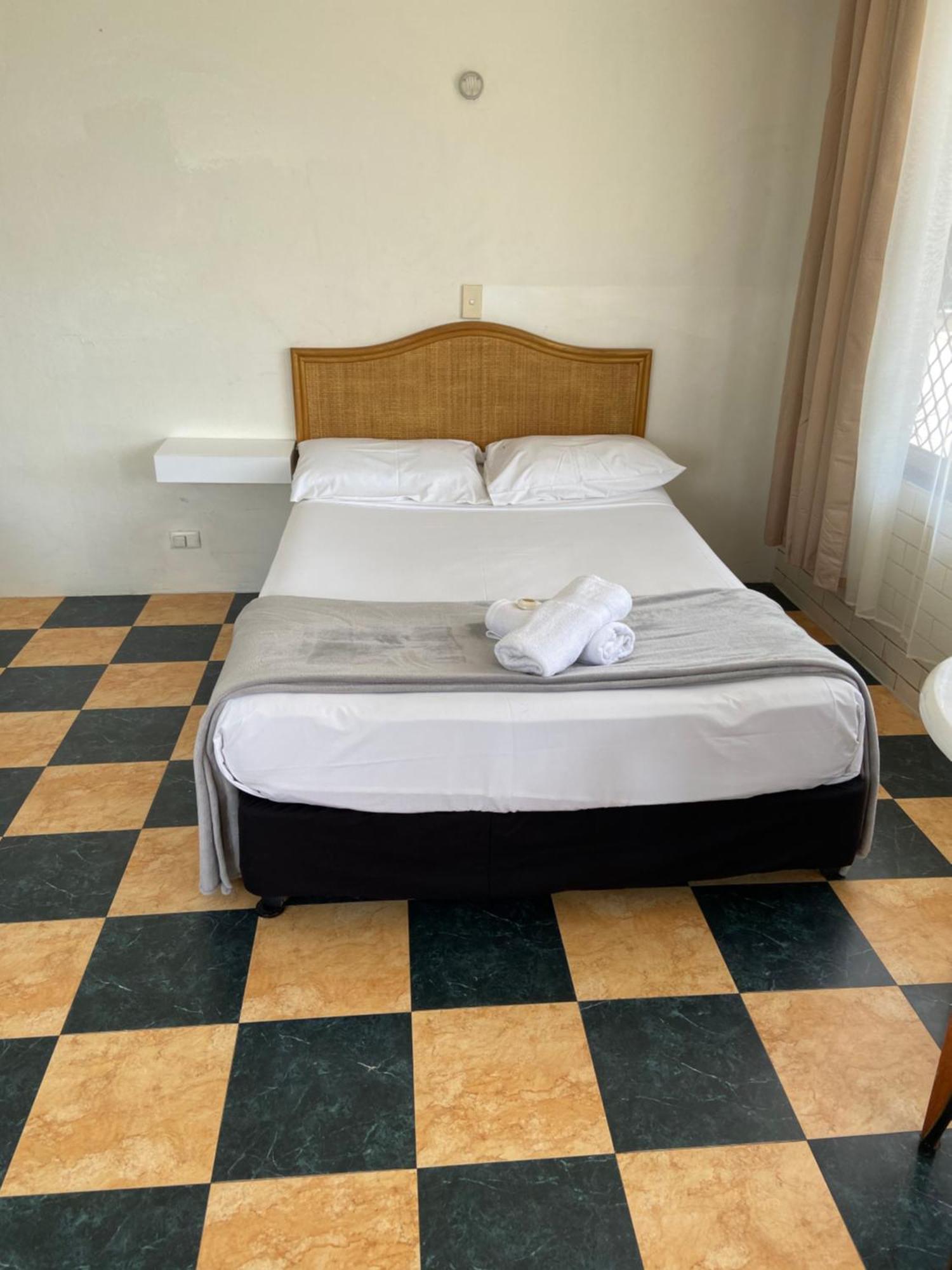 גולד קוסט Queenslander Motel מראה חיצוני תמונה